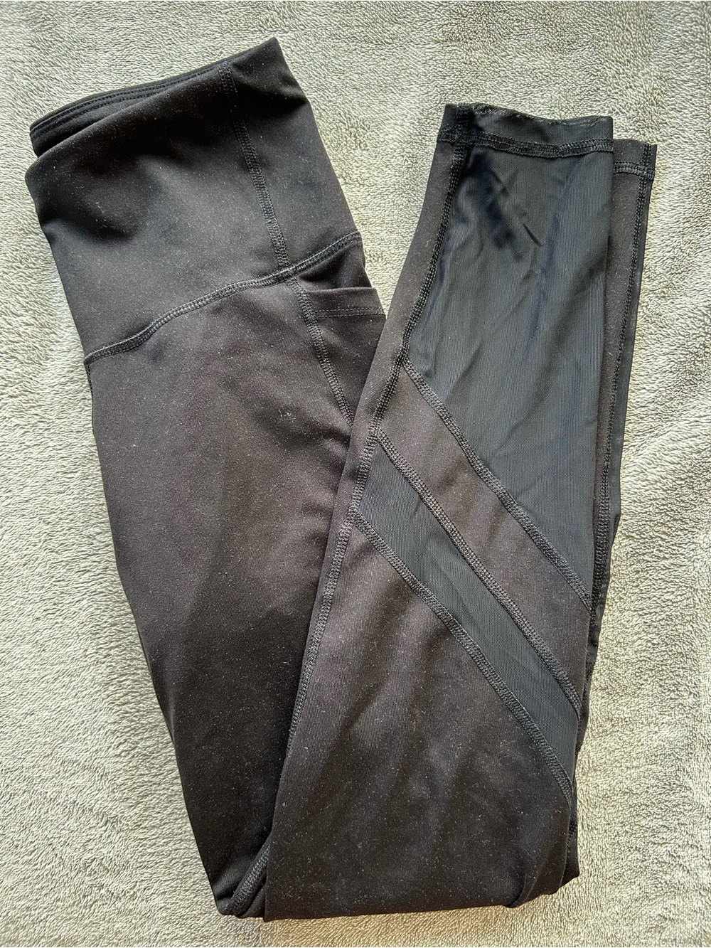 Old Navy Elevate Leggings with Pockets and Mesh Detail - Black